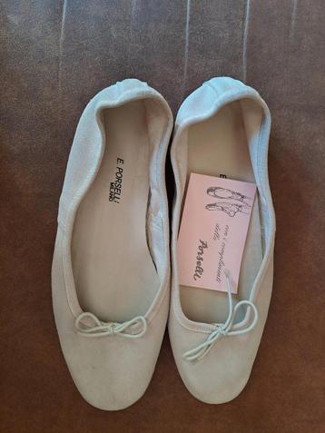 E. Porselli ballerina's, beige suède.  beschikbaar voor biedingen