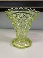 Vaas van uranium glas, Antiek en Kunst, Ophalen of Verzenden