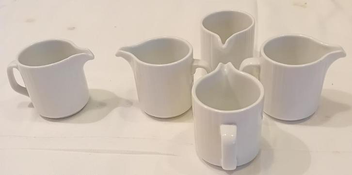 Te Koop: Vijf melk kannetjes, Rosenthal, ZGAN. , Huis en Inrichting, Keuken | Servies, Zo goed als nieuw, Kom(men), Overige stijlen