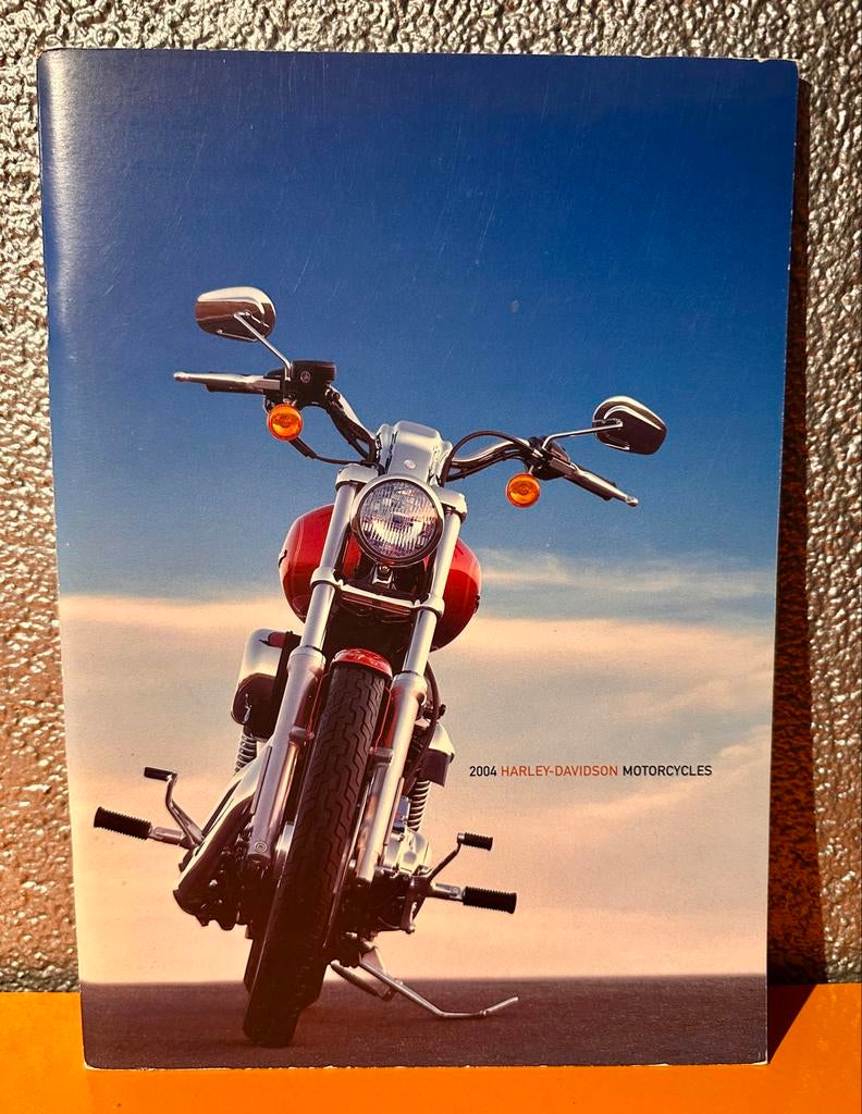 Harley Davidson folder 2004 - Engels, Ophalen of Verzenden, Zo goed als nieuw, Merk of Model