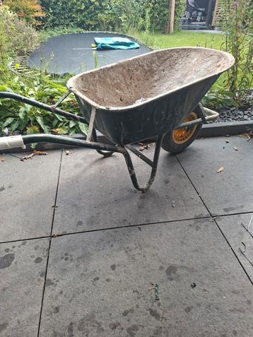 Fort kruiwagen met anti lek band. beschikbaar voor biedingen