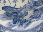 1910 Tezuka Kinsei Koi karper antiek Japan keramiek wandbord, Ophalen