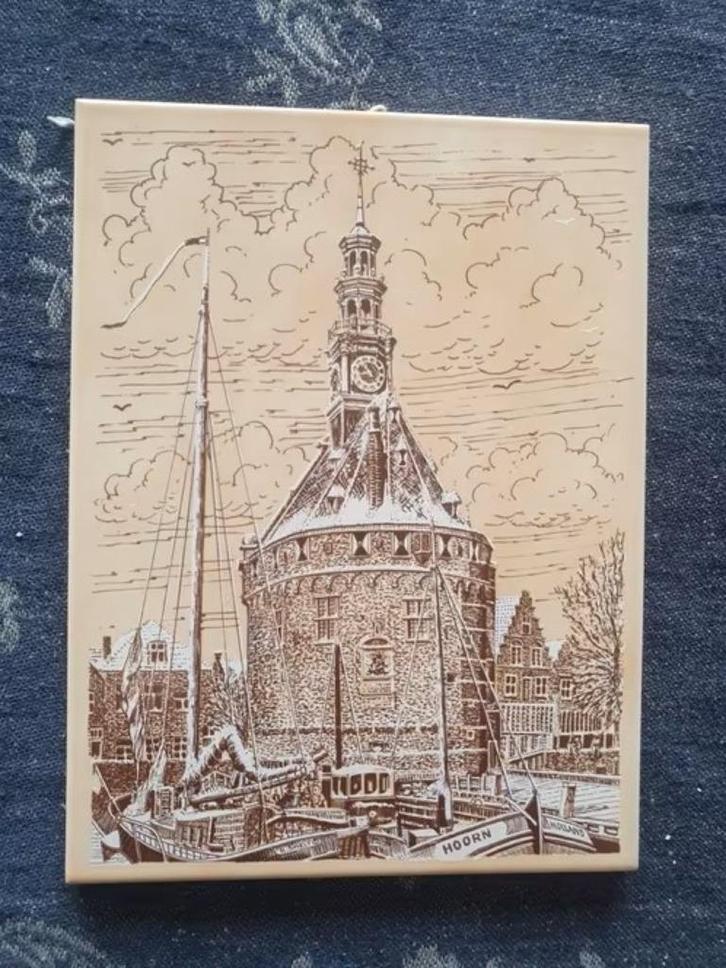 tegel Hoorn Roel Smelt (1938- 2011) gesign, Antiek en Kunst, Antiek | Wandborden en Tegels, Ophalen