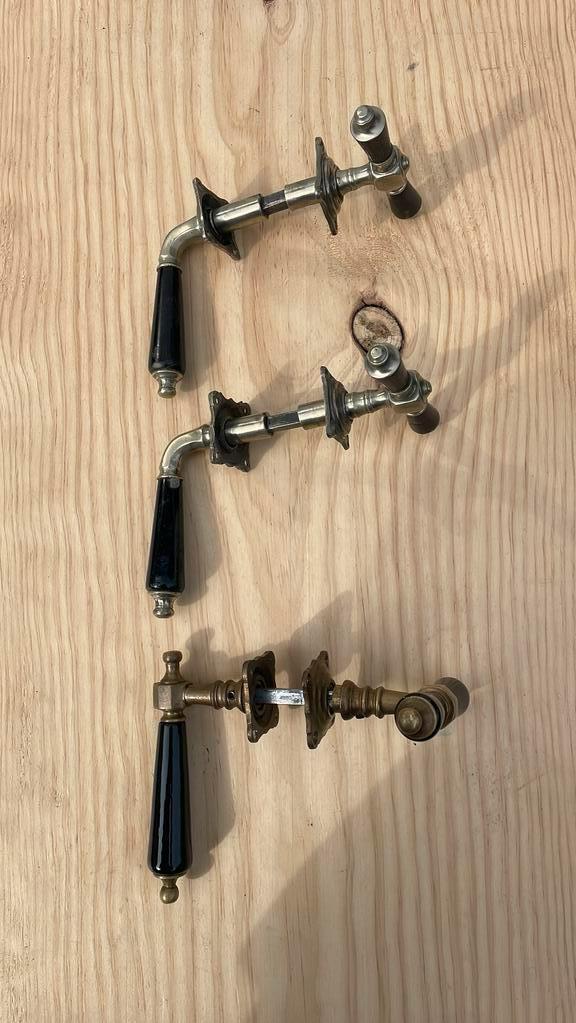 3x ANTIEK T - model Deurklinken 19e Eeuw-1900 Hout / Messing, Doe-het-zelf en Verbouw, Hang- en Sluitwerk, Klink of Kruk, Koper of Messing