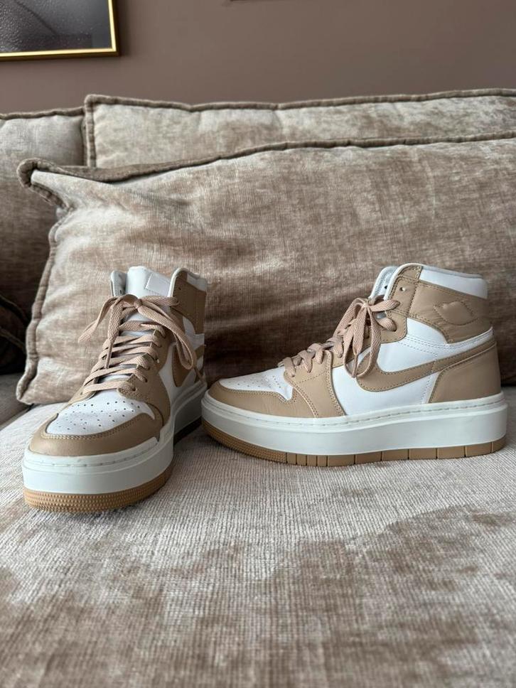 Nike Air Jordan 1 Elevate high desert, Kleding | Dames, Schoenen, Zo goed als nieuw, Sneakers of Gympen, Beige, Ophalen of Verzenden