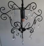 vintage smeedijzeren hanglamp met ' kristallen ' hangertjes, Metaal, Ophalen of Verzenden, Zo goed als nieuw, 75 cm of meer