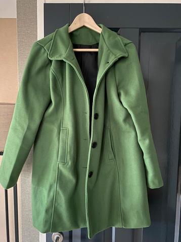 Groene jas beschikbaar voor biedingen