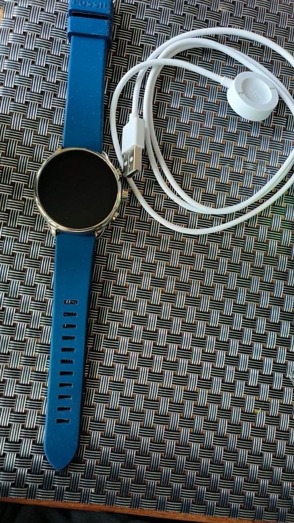 Fossil Smartwatch GEN 6 - Blauw, Sieraden, Tassen en Uiterlijk, Smartwatches, Zo goed als nieuw, Android, Blauw, Afstand, Waterdicht