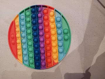 Grote regenboog pop-it  beschikbaar voor biedingen