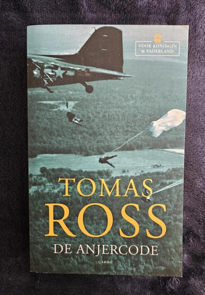 Tomas Ross - De anjercode, Boeken, Thrillers, Gelezen, Ophalen of Verzenden