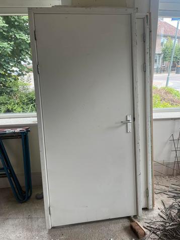Stompe deur incl hardhouten kozijn 93x211,5 beschikbaar voor biedingen