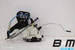 Deurslot linksvoor Mercedes B-Klasse W246 A1667200135, Gebruikt