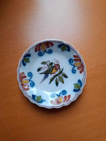 Klein Bordje met Vogel Decoratie, Tichelaar uit Makkum beschikbaar voor biedingen