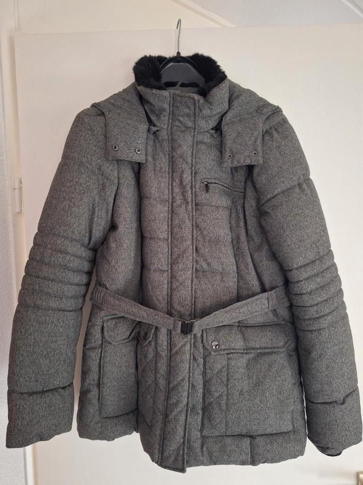 Leuke getailleerde winterjas, Kleding | Dames, Jassen | Winter, Zo goed als nieuw, Maat 42/44 (L), Grijs, Ophalen of Verzenden