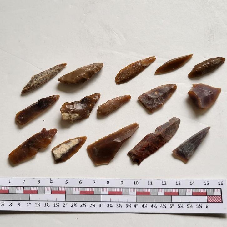 15 vuursteen werktuigen Neolithicum Sahara retouche #2, Verzamelen, Mineralen en Fossielen, Overige typen, Ophalen of Verzenden