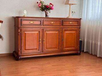Klassiek Kersenhouten Dressoir beschikbaar voor biedingen