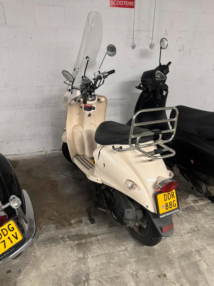 AGM New Flash retro scooter, Fietsen en Brommers, Scooters | Kymco, Gebruikt, Overige modellen, Maximaal 45 km/u, Benzine, Ophalen
