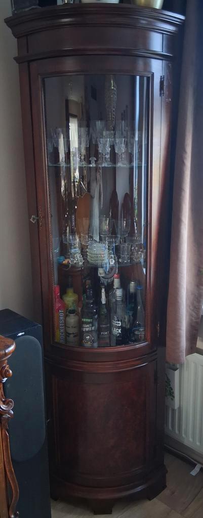Drank / vitrine hoekkastje, Huis en Inrichting, Kasten | Vitrinekasten, Zo goed als nieuw, 150 tot 200 cm, 25 tot 50 cm, Met deur(en)
