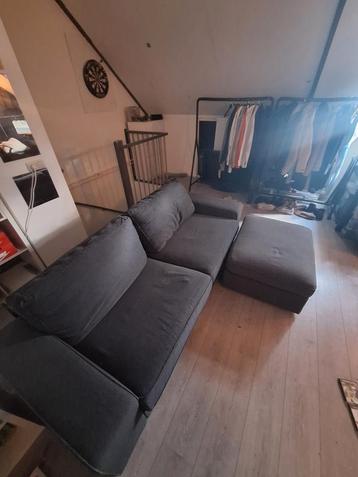 Grijze hoekbank met opbergruimte beschikbaar voor biedingen