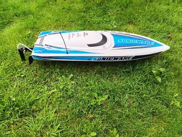 Als nieuw snelle Sonicwake powerboat, kunt compleet varend  beschikbaar voor biedingen