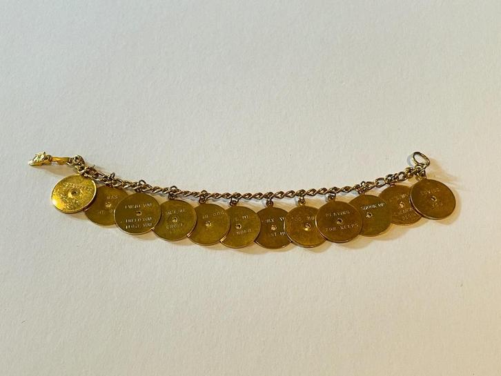 Elvis Presley 1957 Golden Records Charm Bracelet (USA), Verzamelen, Muziek, Artiesten en Beroemdheden, Zo goed als nieuw, Foto of Kaart