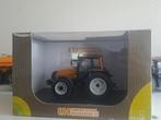 Valtra 6850 oranje 1:32, Hobby en Vrije tijd, Modelauto's | 1:32, Universal Hobbies, Ophalen of Verzenden, Zo goed als nieuw