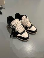Off white out of office, Ophalen of Verzenden, Zo goed als nieuw, Sneakers of Gympen