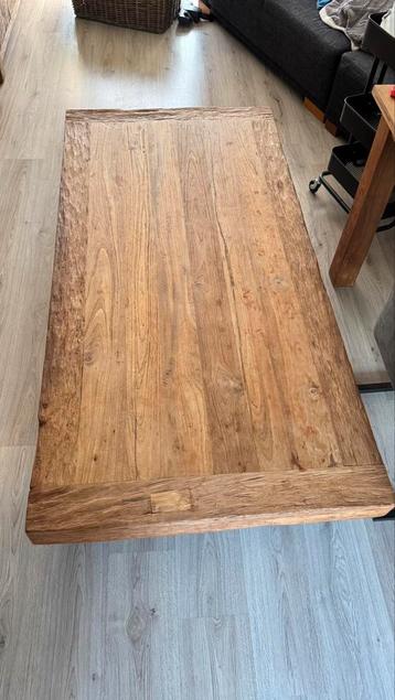 Mooi tafelblad met wielen beschikbaar voor biedingen