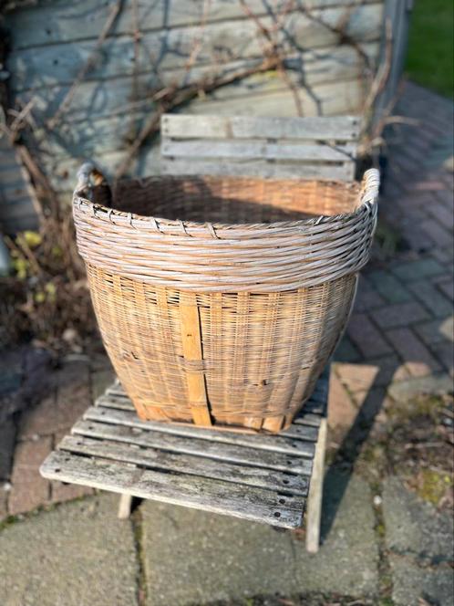 Sfeervolle grote vintage oogstmand van wicker rotan/riet, Huis en Inrichting, Woonaccessoires | Schalen en Manden, Gebruikt, Rond