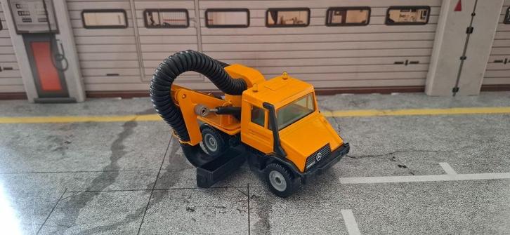 siku mercedes-benz unimog, Hobby en Vrije tijd, Modelauto's | 1:50, Zo goed als nieuw, Bus of Vrachtwagen, SIKU, Ophalen of Verzenden