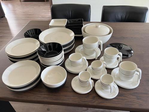 IITTALA ARABIA EGO servies zwart & wit, Huis en Inrichting, Keuken | Servies, Zo goed als nieuw, Kop(pen) en/of Schotel(s), Overige stijlen