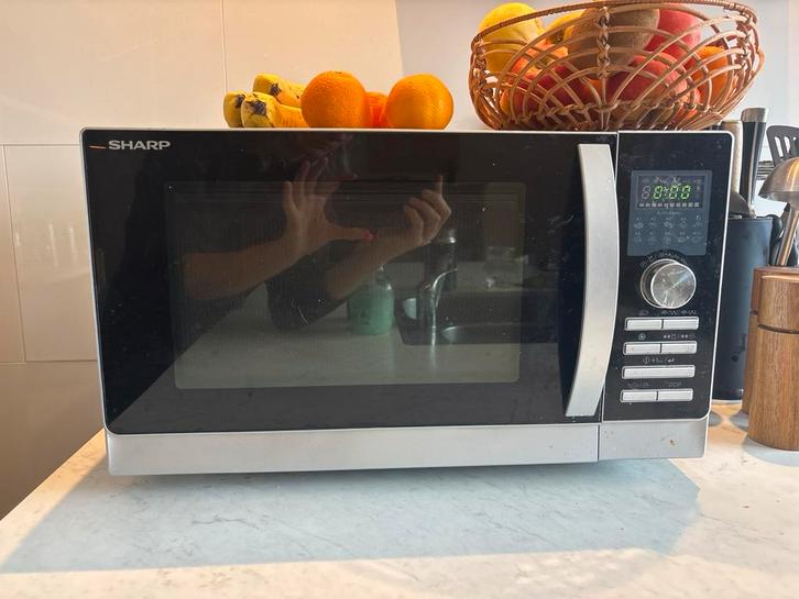 Sharp Combimagnetron - Zo goed als nieuw!, Witgoed en Apparatuur, Magnetrons, Zo goed als nieuw, Vrijstaand, Combimagnetron, 45 tot 60 cm