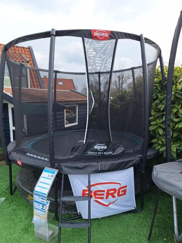 Trampoline Showmodelverkoop bij Trampolineland weg=weg va.99 beschikbaar voor biedingen