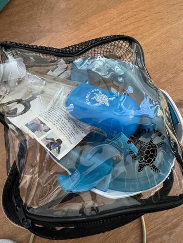 Snorkel masker voor in zwembad of zee. Bedekt gezicht beschikbaar voor biedingen