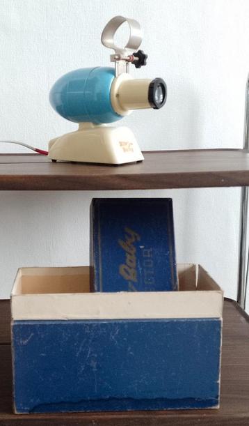 Kingo baby projector, bakeliet, in de originele doos,vintage beschikbaar voor biedingen