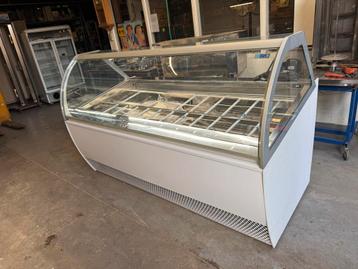 ISA SPA schepijsvitrine ijsvitrine 24 bakken milliennium beschikbaar voor biedingen