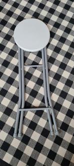 Inklapbaar krukje - Handig en compact!, Huis en Inrichting, Krukjes, Ophalen, Zo goed als nieuw, Staal