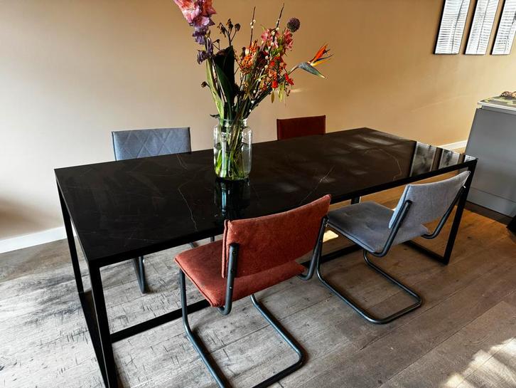 Stijlvolle tafel met marmerlook blad, Huis en Inrichting, Tafels | Eettafels, Zo goed als nieuw, 50 tot 100 cm, 200 cm of meer