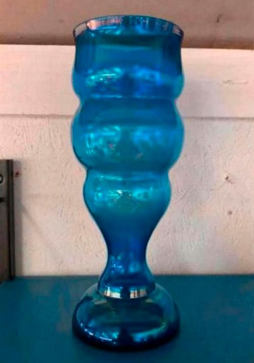 Vaas blauwe gekleurde glazen vaas Bohemia Tsjechoslowakije, Antiek en Kunst, Antiek | Glas en Kristal, Ophalen of Verzenden