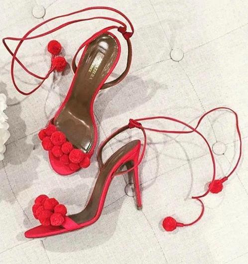 Aquazzura Original Pom Pom sandals, Kleding | Dames, Schoenen, Zo goed als nieuw, Pumps, Rood, Ophalen of Verzenden
