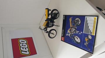 Lego technic crossmotor 8838 met boekje  beschikbaar voor biedingen