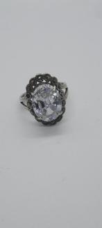 Zilveren ring met kristal en markasiet, Gebruikt, Met strass, 19 tot 20, Ophalen of Verzenden
