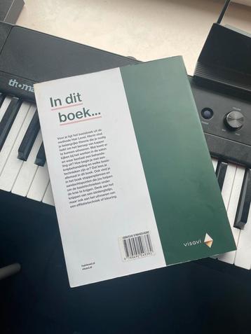 Hair Level Basisboek Kappersopleiding - Zo Goed Als Nieuw! beschikbaar voor biedingen
