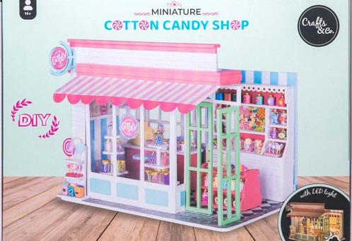 Nieuwe in elkaar gezette miniatuur huisjes, Hobby en Vrije tijd, Feestartikelen, Nieuw, Ophalen