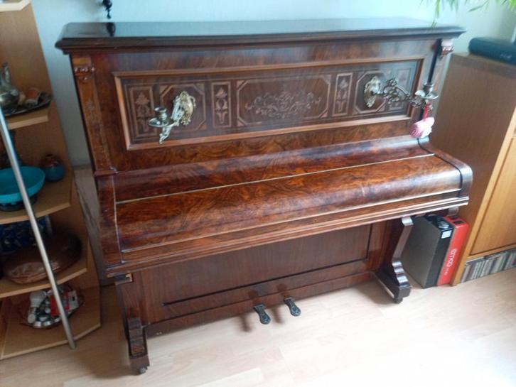 Mooie Antieke piano met warme klanken, en ivoren toetsen., Muziek en Instrumenten, Piano's, Zo goed als nieuw, Piano, Bruin, Ophalen of Verzenden