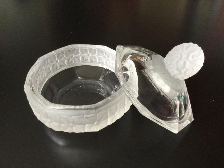Antiek glazen poederdoosje / dekseldoosje in Lalique-stijl, Antiek en Kunst, Antiek | Glas en Kristal, Ophalen of Verzenden