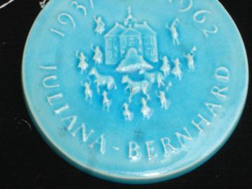Wand plaquette Juliana Bernhard royal Mosa 1937 1962 beschikbaar voor biedingen