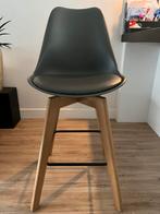 Mooie bar kruk met houten poten, Huis en Inrichting, Ophalen, Gebruikt, Met voetsteun, 60 tot 90 cm