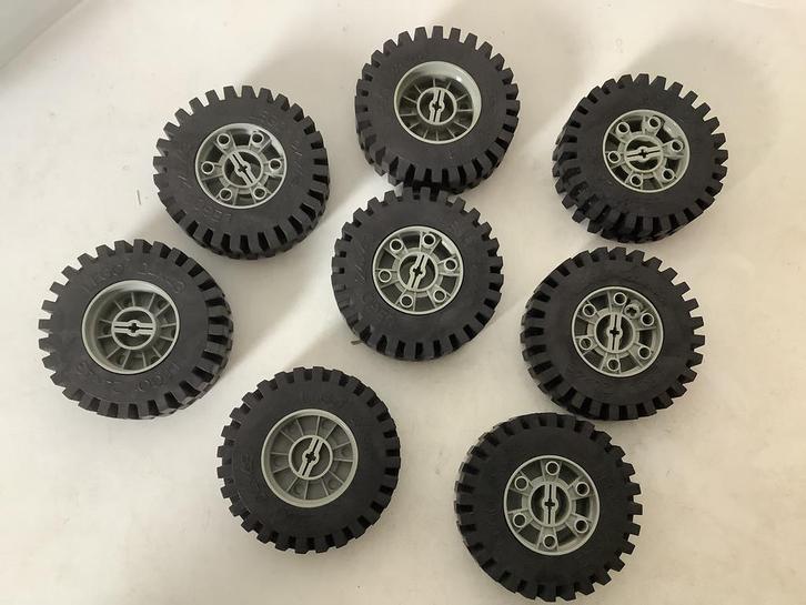 Lego technic wielen licht grijze velg met zwarte band 24x43, Kinderen en Baby's, Speelgoed | Duplo en Lego, Gebruikt, Lego, Losse stenen
