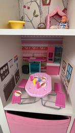 Heel groot poppenhuis met Barbie inrichting, Ophalen, Zo goed als nieuw, Poppenhuis